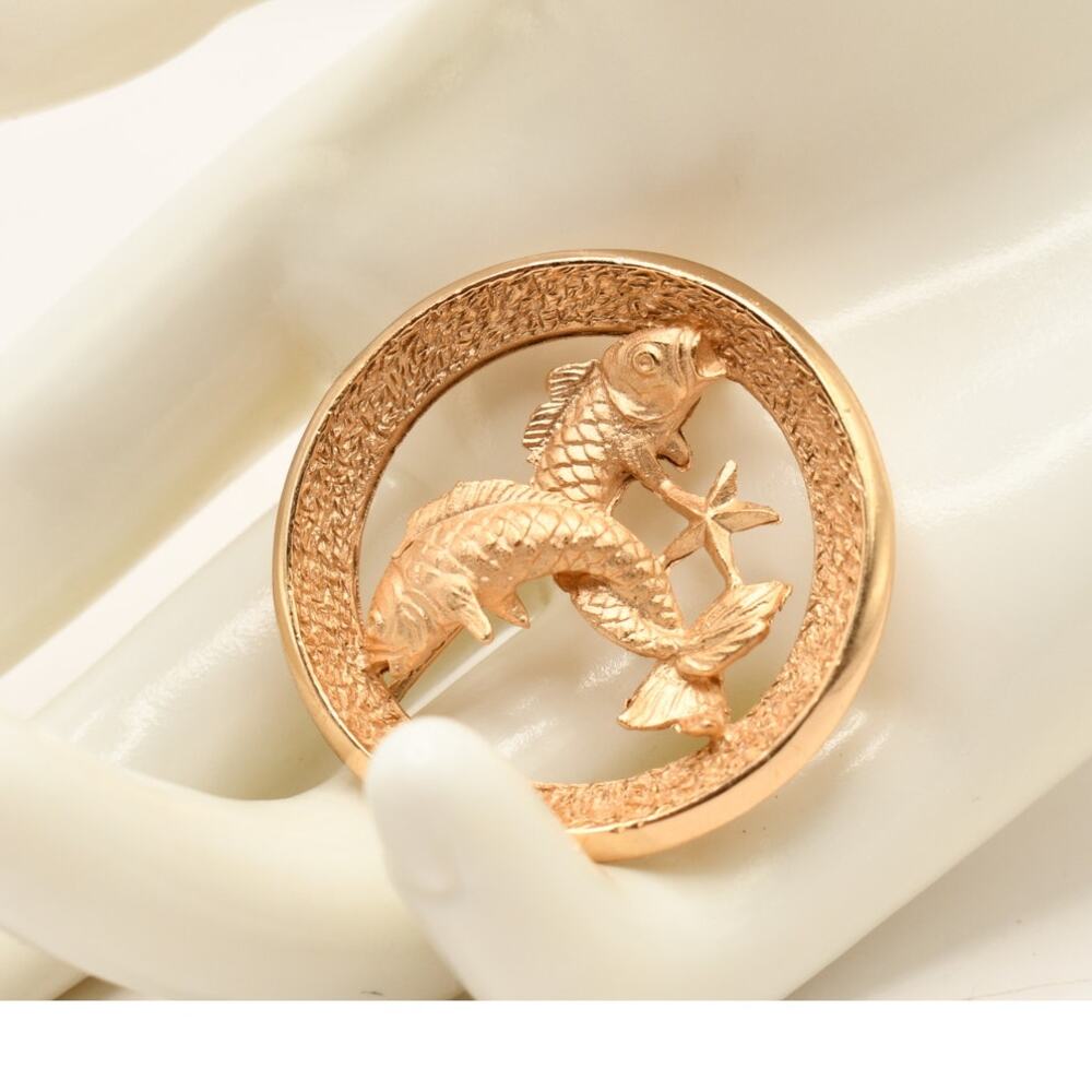 Vintage Crown Trifari Pisces Zodiac Fish Brooch Gold Tone 1969 Signed